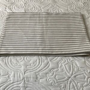 Four gray and white placemats